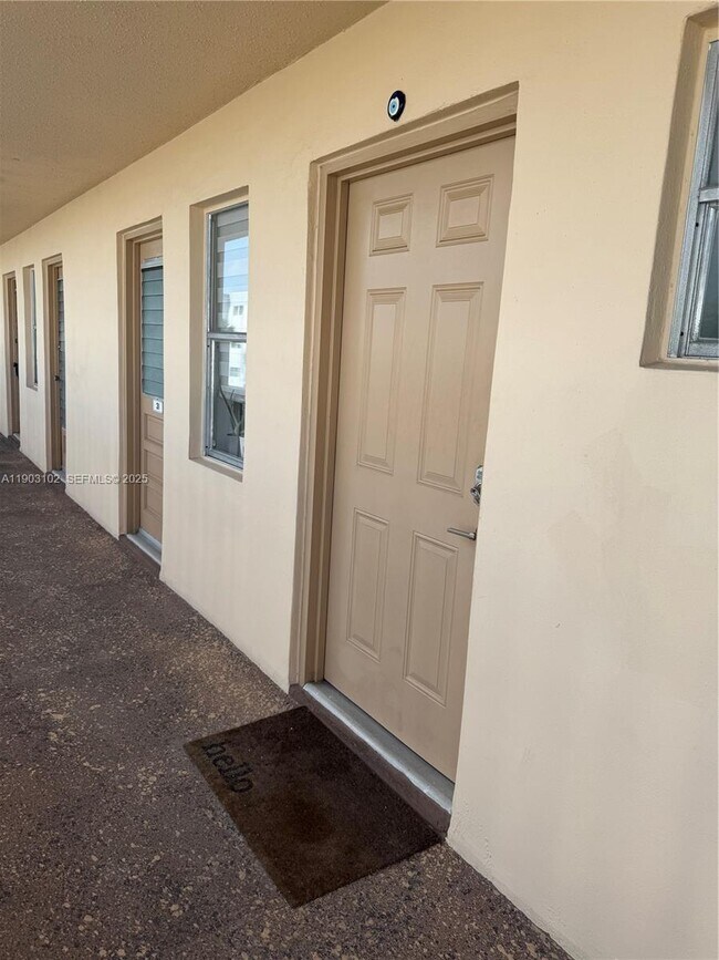 Building Photo - 505 E Dania Beach Blvd