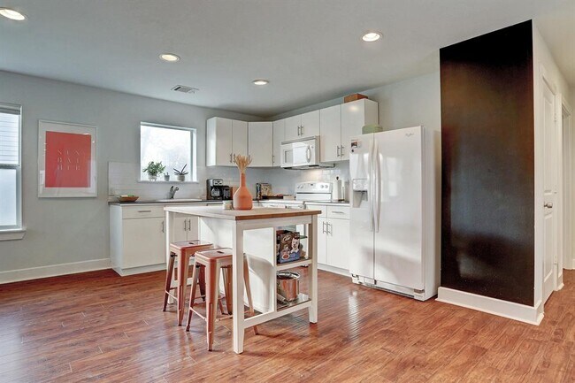 Building Photo - 1308 Ruthven St