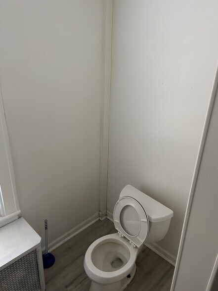 Bathroom Pic 5 - 415 NY-146