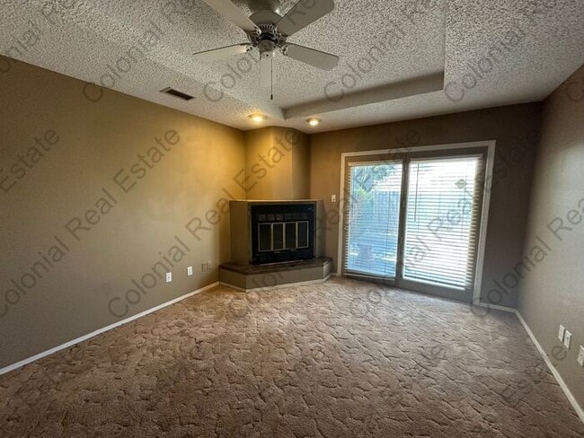Building Photo - Spacious 2 Bed 2 Bath Duplex, washer/dryer...