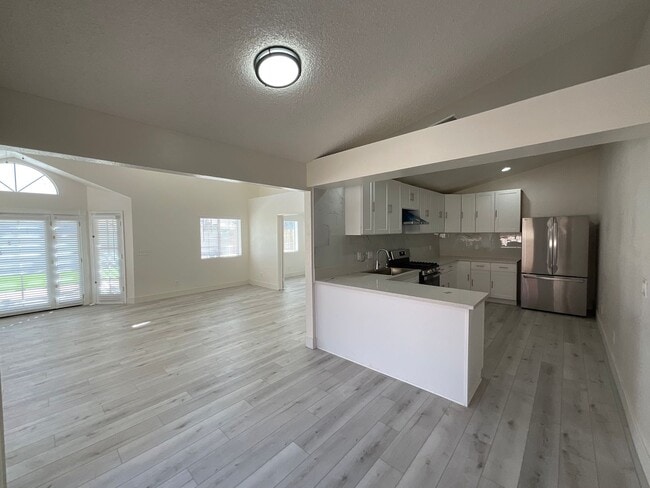 Building Photo - Single-family home 3 bedroom 2 bathroom located in the highly sought-after area of Chino Hills, CA.