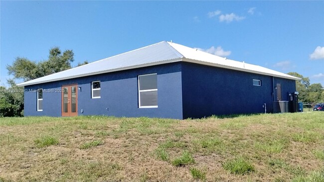 Building Photo - 225 S Fronda St