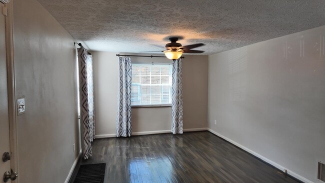 Building Photo - 1577 Pasadena Ave