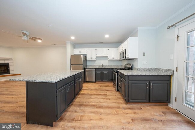 Building Photo - 26 Rampart Dr