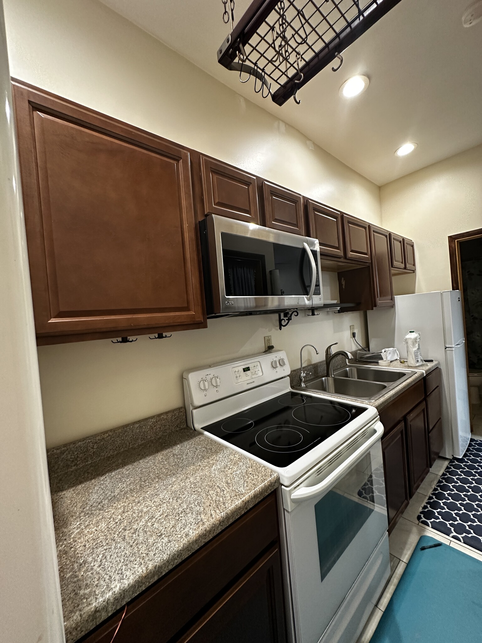 Microwave, stove & oven. Needs personal touches-Make it yours! - 851 9th St