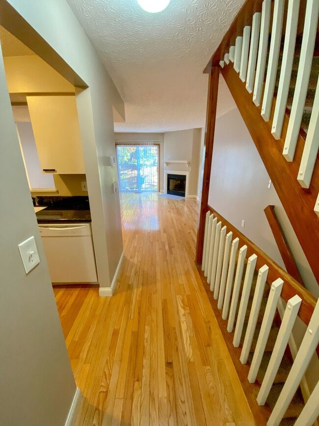 Building Photo - Beautiful Bethel Commons Condo For Rent In Dublin Schools