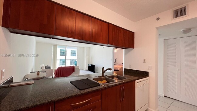 Building Photo - 1200 Brickell Bay Dr