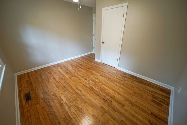 Building Photo - Sublease: Available 7/22/25 Beautiful 4/2 ...