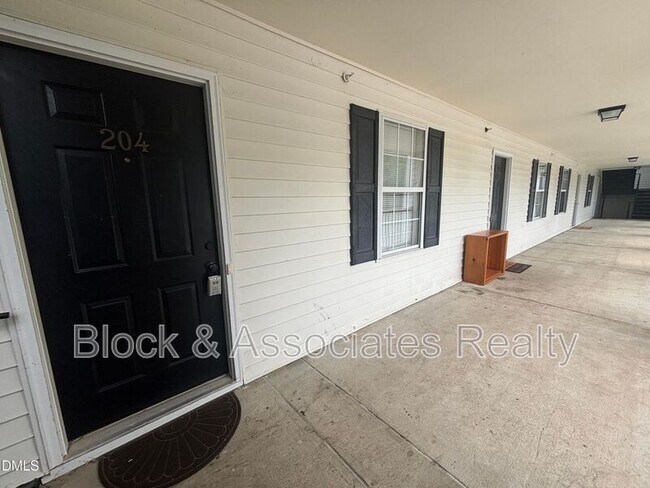 Building Photo - 1950 Trailwood Heights Ln