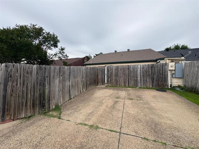 Building Photo - 815 Versailles St