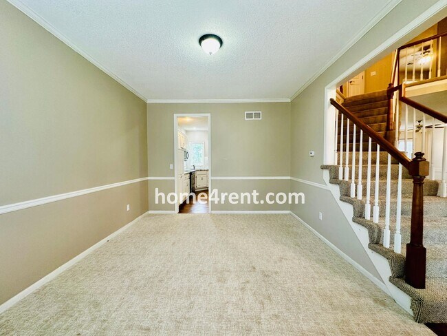 Building Photo - Beautifully Renovated Home in Olathe with a Finished Basement!