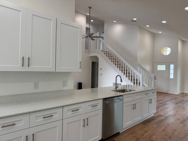 Building Photo - 4 Bedroom Pool Home for Rent