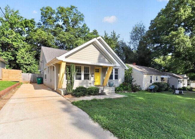 Building Photo - Charming 3BD/2BA Bungalow in Druid Hills!