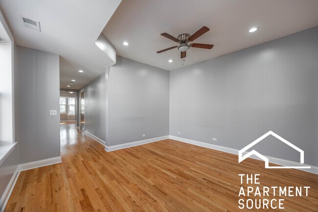 Building Photo - 4452 N Sheridan Rd