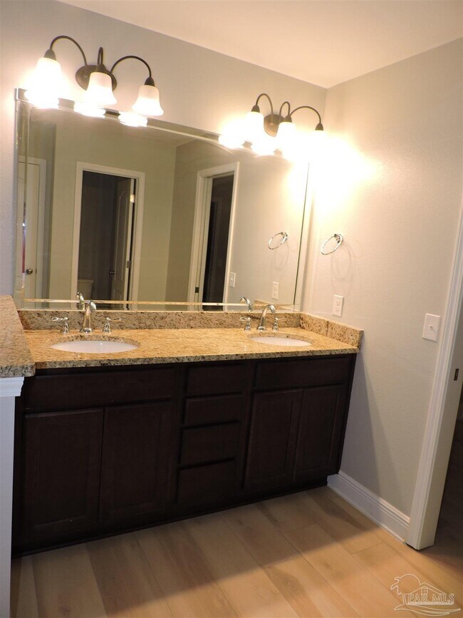 Building Photo - 644 Edith Ln