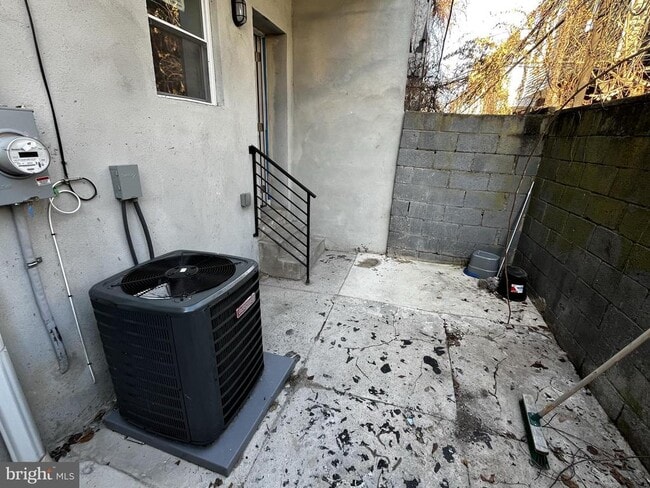 Building Photo - 2841 N Judson St