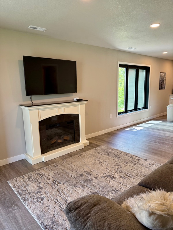 Building Photo - 460 NE 200th Rd