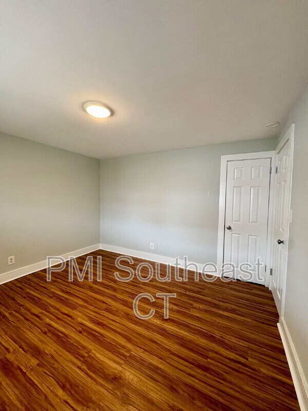 Building Photo - 41R Boston Post Rd