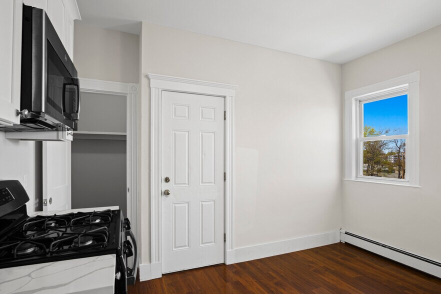 Building Photo - 12 Redfield St