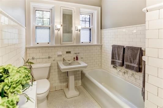 Building Photo - 219 Riverside Dr