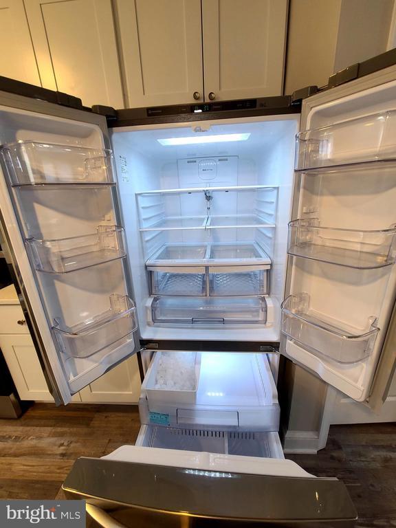 Building Photo - 4715 Dartford Ave