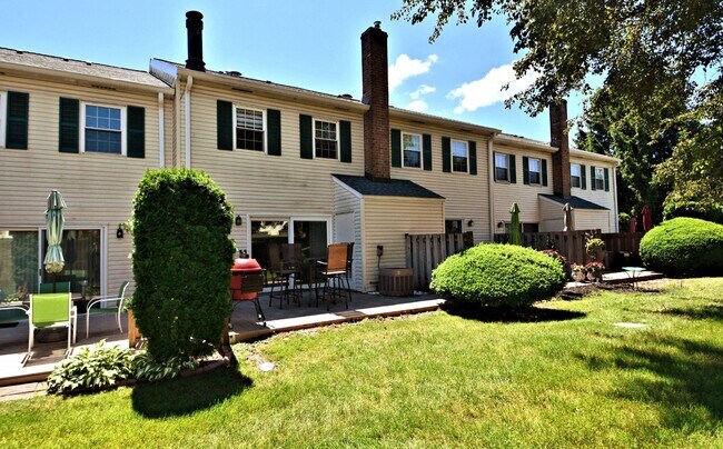 Building Photo - 615 Piedmont Ct