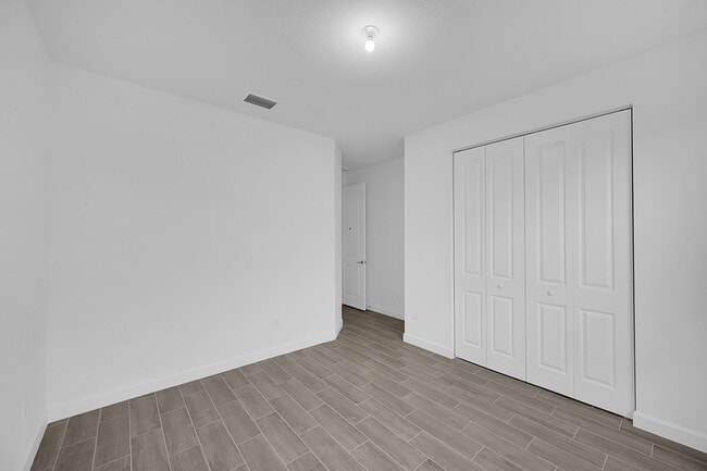 Building Photo - 3550 Angler Dr