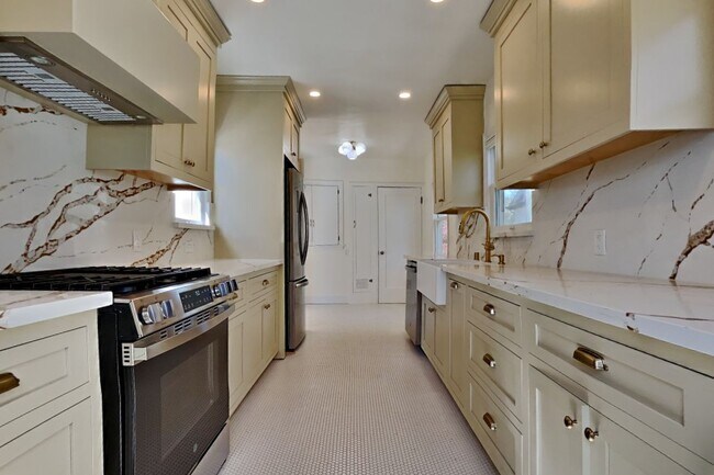 Building Photo - Charming Land Park Cottage – A Hidden Gem in the Heart of the City