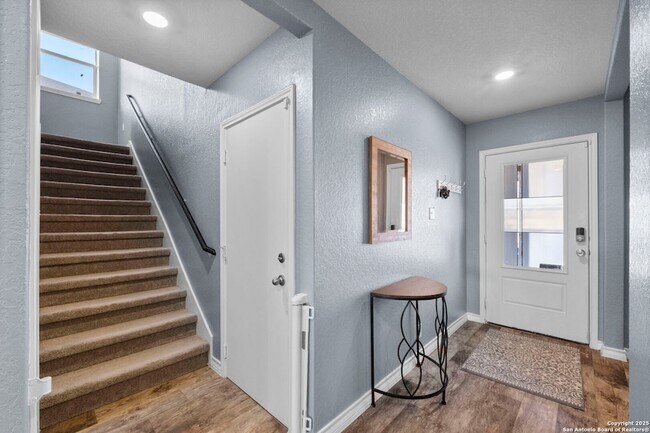 Building Photo - 511 Diamond Shls