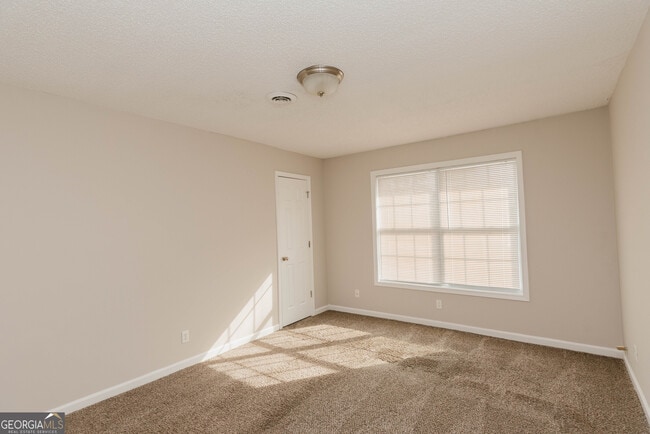 Building Photo - 424 WI Pkwy