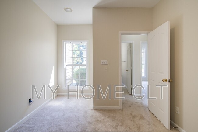 Building Photo - 15012 Rothesay Dr