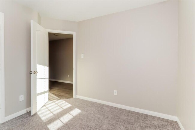 Building Photo - 23014 Bellini Dr