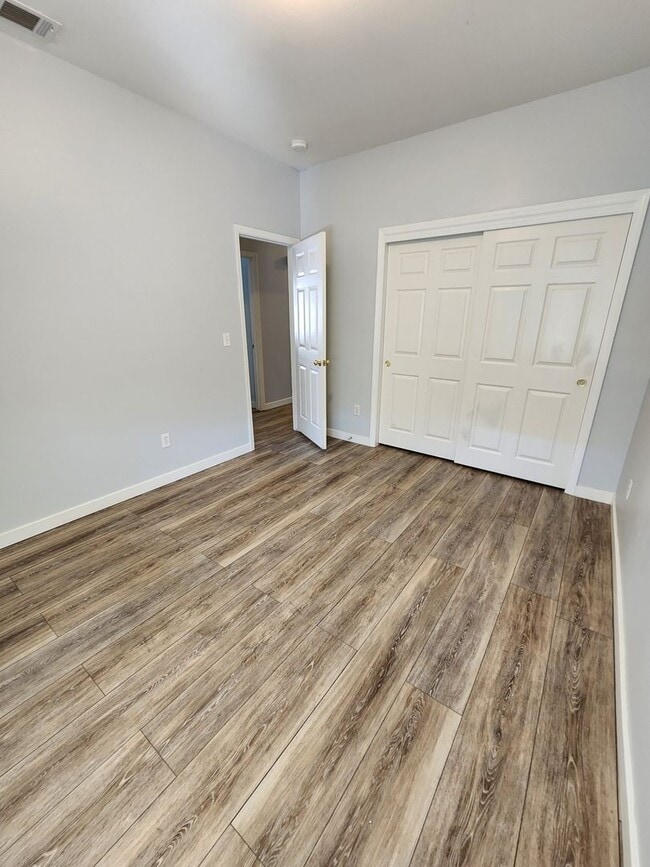 Building Photo - Gorgeous 4 Bed, 2 Bath Home with Large Garage and Fenced Backyard