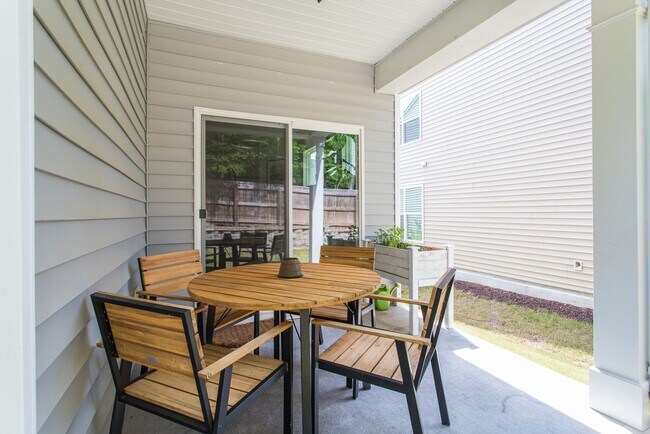 Building Photo - Spacious, Stylish & Move-In Ready! 3BR End Unit Townhome in Durham