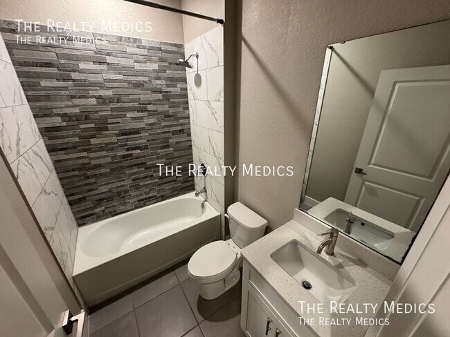 Building Photo - 119 Lily Ln