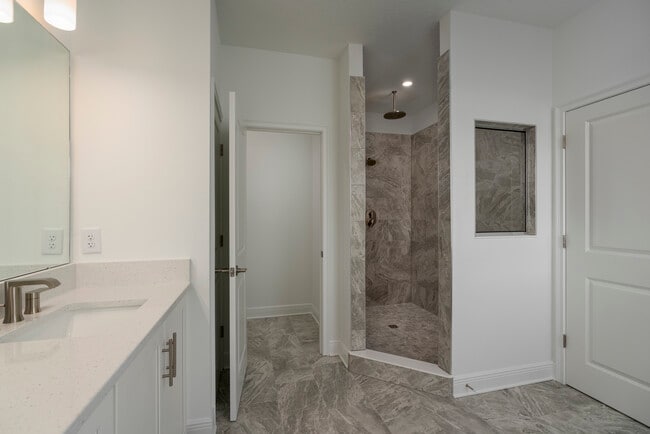 Building Photo - 318 Rafael Blvd NE