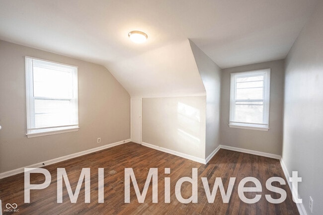 Building Photo - 1319 N Alton Ave