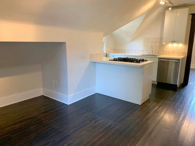 Building Photo - 318-320 W Myrtle