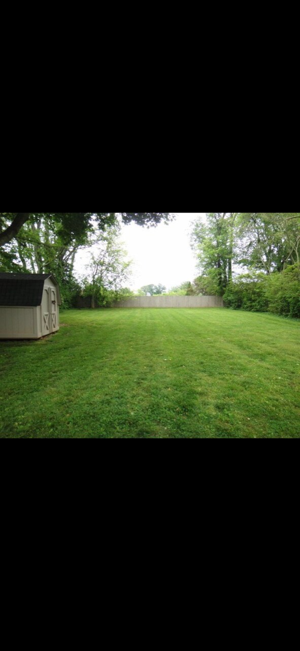 Building Photo - Greenlawn