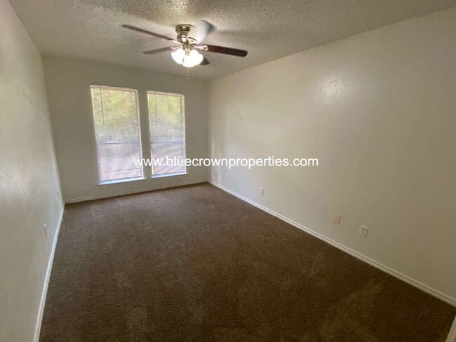 Building Photo - 139 Wildwood Dr