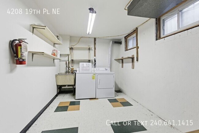 Building Photo - 4208 19th Pl NE