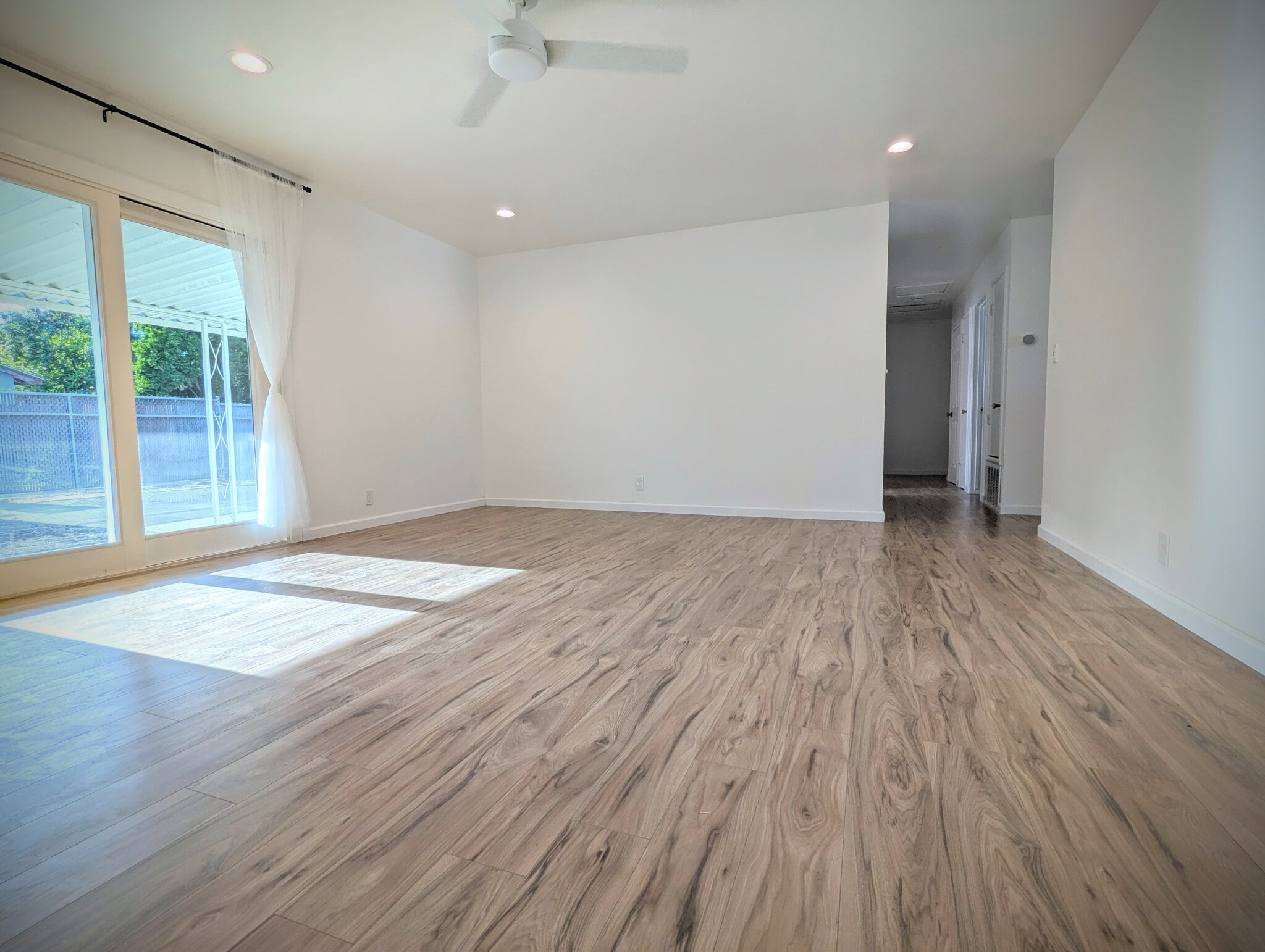 Building Photo - 2213 Newport Dr