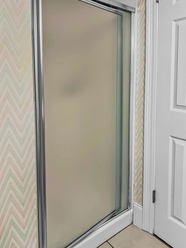 Building Photo - Amazing 3-Bed Condo with HUGE porch on the beach