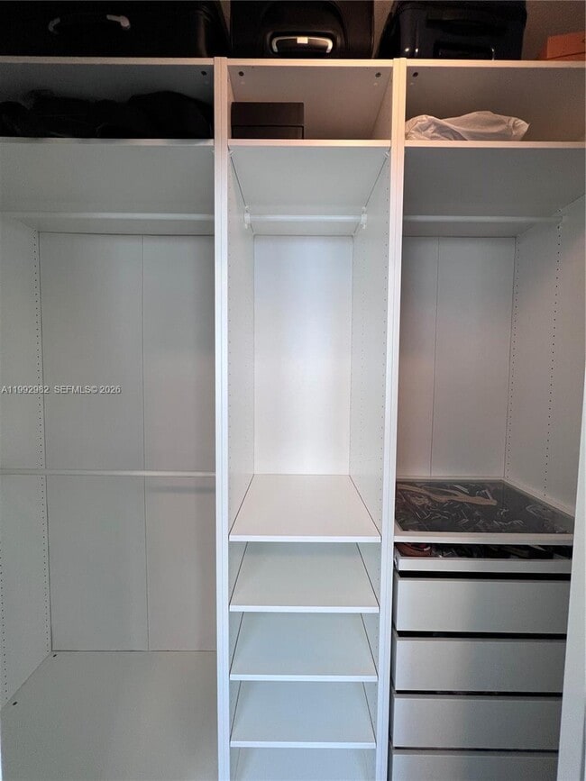 Building Photo - 450 NE 2nd Ave