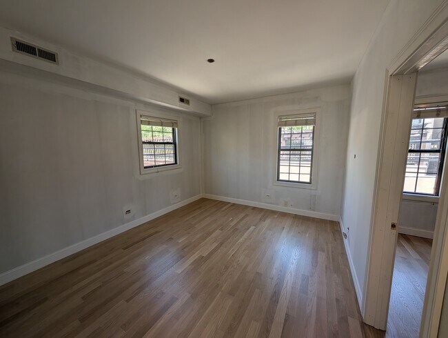 Building Photo - 1835 N Bissell St