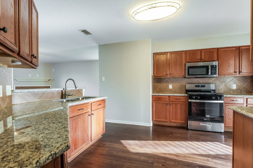 Building Photo - 16728 Foursquare Dr
