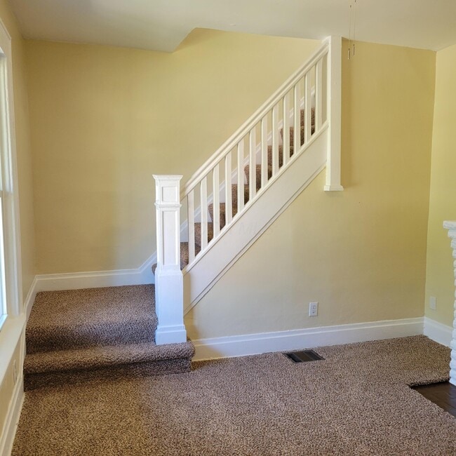 Building Photo - 221 S Highland Ave