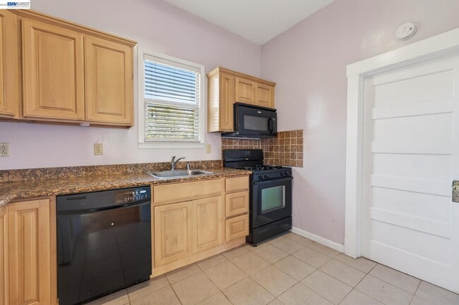 Building Photo - 1835 Prince St