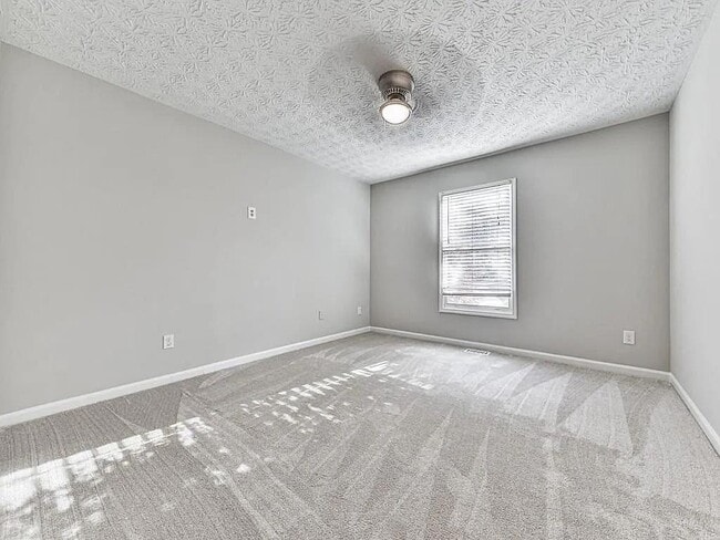 Building Photo - 2189 Chartwell Dr