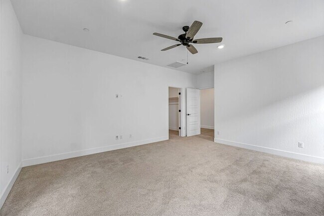 Building Photo - 7153 E Harvard Ave